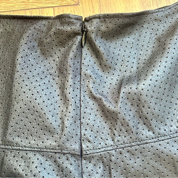 Club Monaco skirt - Picture 3 of 3